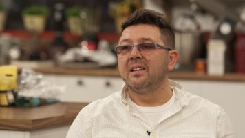Майката на Шеф Петров воювала в Сирия