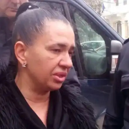 Анита Мейзер натрупа 50 бона дълг в затвора! Скандалната миска с телефон, маркови дрехи и козметика в зандана