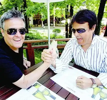 Братята Аргирови вече се различават! Единият е с побеляла коса и с 5 килограма отгоре