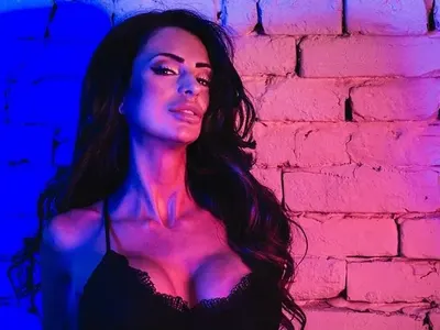 Деси Фотосесията заряза бизнеса с червеите! Била най-търсената и желаната моделка в момента (Подробности)