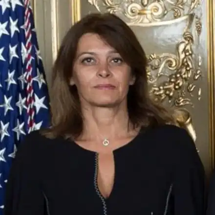 Деси Радева с колие за 15 000 лева (Първата дама по-бляскава отвсякога)