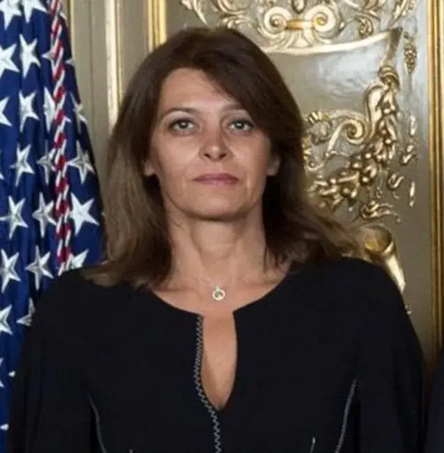 Деси Радева с колие за 15 000 лева (Първата дама по-бляскава отвсякога)