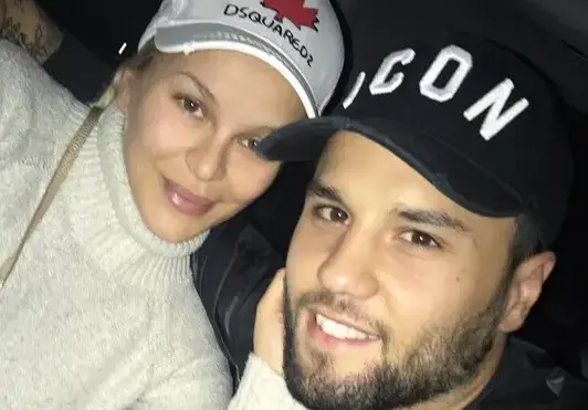 ДесиСлава ражда за 15 бона! Певицата си избра ВИП-стая с библиотека и всички екстри