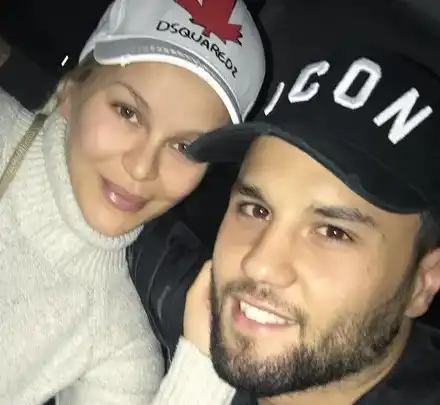 ДесиСлава ражда за 15 бона! Певицата си избра ВИП-стая с библиотека и всички екстри