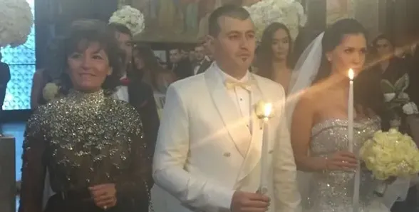 Долорес Арсенова празнува в чалга бар първородно внуче! Бившият на Анелия – Калоян, реши сина му да бъде кръстен от Сакскобургготски