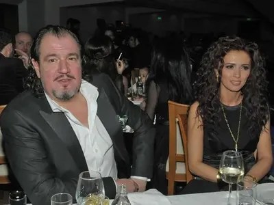 Доведената щерка на Гущеров се взима с вратар, вее силикон по плажовете на Тайланд (Снимки)