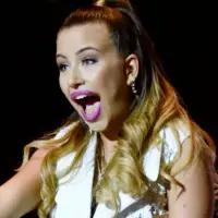 Гери-Никол минава на стари градски песни