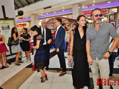 Гилотината на лорд Минчев сече наред: Дайте скункс за мода на Бебо Халваджиян, Донков ниско в модната скала, Киркоров прекалява с грим и светкавици (Има и похвалени + снимки)