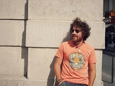 Гилотината на лорд Минчев сече наред: Дайте скункс за мода на Бебо Халваджиян, Донков ниско в модната скала, Киркоров прекалява с грим и светкавици (Има и похвалени + снимки)