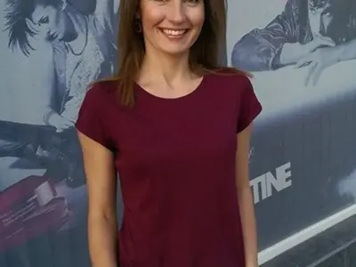 Гинка Кесякова на море с таен обожател (Бившата на президента събра погледите по бански - Фото в галерия)