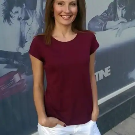 Гинка Кесякова на море с таен обожател (Бившата на президента събра погледите по бански - Фото в галерия)