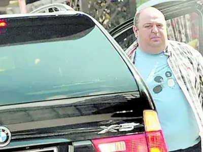 Имотни врътки! Любо Нейков продава къща в  Банско за 1 млн., печели 500 бона