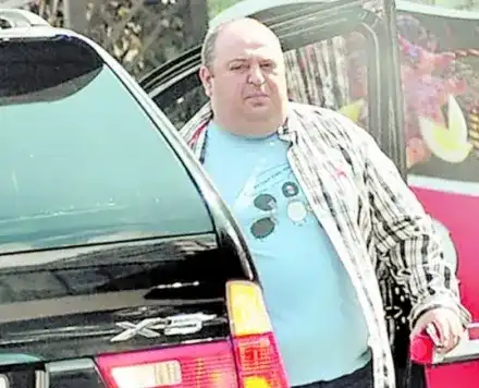 Имотни врътки! Любо Нейков продава къща в  Банско за 1 млн., печели 500 бона