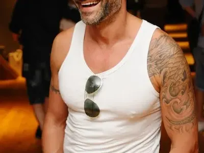 Калин Вельов кара сърф в студа