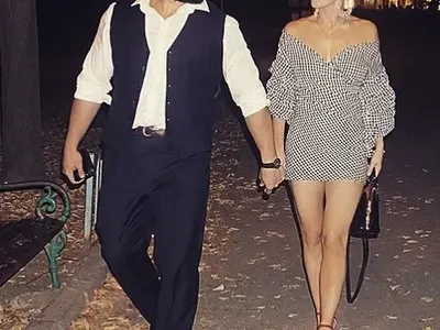 Кечистът Русев и съпругата му Лана доят крави в пловдивско село за американско реалити! Отпразнуваха 1 година от сватбата (СНИМКИ)