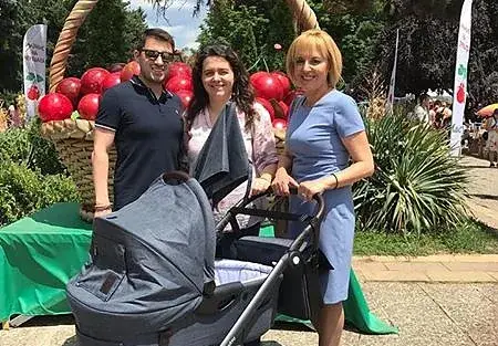 Мая Манолова във война с първия си мъж, цакат се със скъпи подаръци за внучето