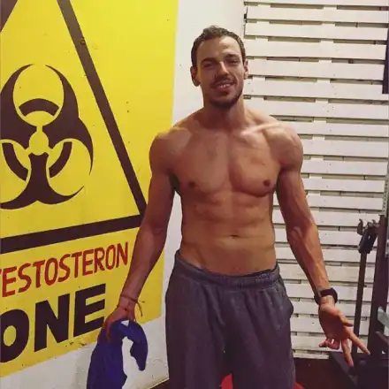 МАШИНА! Даниел Петканов спал с 400 жени, въртял по няколко гаджета на ден