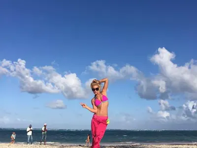 Мистериозен шейх щрака дупето на Харизанова и пилее хилядарки за скъпите й пътувания (СНИМКИ)