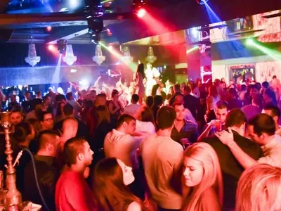 Невиждана еуфория по Мария! Пред клубовете я чакат опашки от фенове до ранни зори (Ето ЗАЩО)