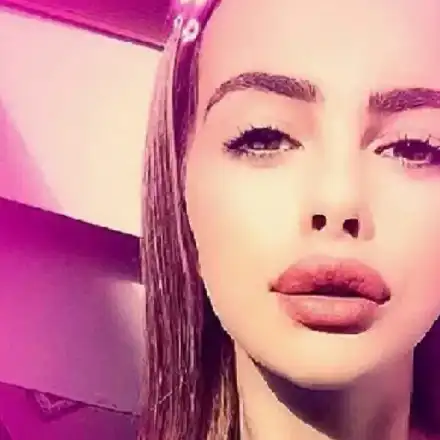 Орхан Мурад даде позволението си на щерката да легне под ножа! 14-годишната Сузанита слага силикон! Вече е с нови устни за 120 лева (Подробности)