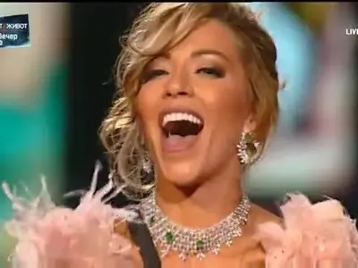 Откъде пари??? Енджи Касабие разхожда дизайнерски бижута за 200 000 евро!