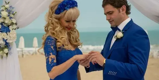 Палавник! Мъжът на Мисис Баба свалял фолк певицата Рени