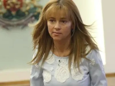 Първата жена на Веселин Маринов сваля министър, залива го с любовни есемеси