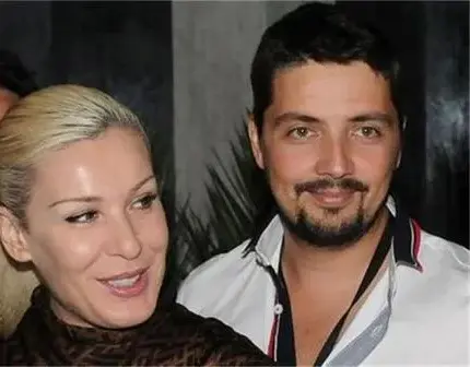 ПОТРЕС! Мъжът на Гала зарязал 3-месечното си бебе заради нея! ТВ звездата тормозела бившата жена на гаджето си с грозни съобщения (Подробности)