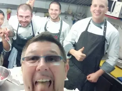 Шеф Петров псувал екипа на „На кафе”