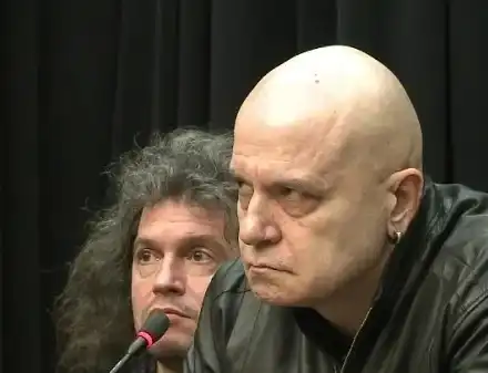 Шпиони в екипа на Слави Трифонов (Водещият уволнява наред, няма доверие на никого)