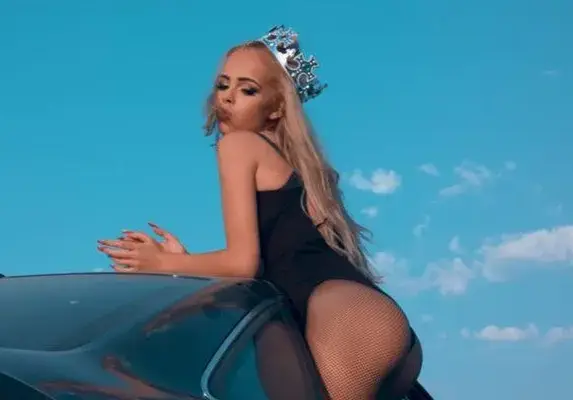 Сузанита иззлобя: Вие сте нищо, аз съм певица! (Вижте как обижда наред)