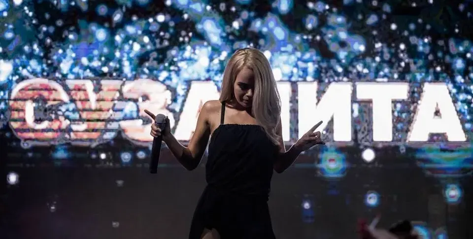 Сузанита пуска нова версия на откраднатата „Луцифер и Буда“! Почва да пее за полицията и обясни защо си клати задните части (Подробности от първо лице)