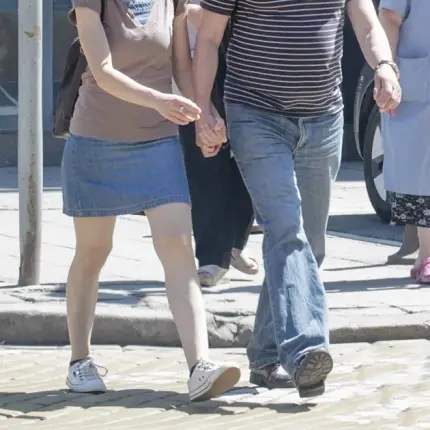 66-годишният Дон Жуан Стоян Алексиев пак награби младата си метреса!  Пуска й език в центъра на София