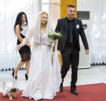 Мис Джуки продава булчинската си рокля за 50 лева -  купила я за 5 бона