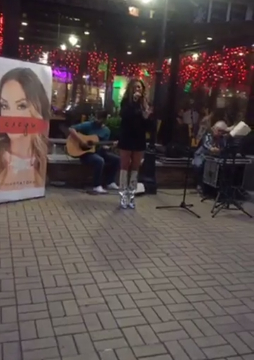 Вяра Атова стана улична певица! Изнесе уникална по рода си акустична премиера