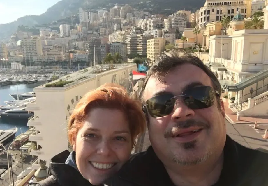 Алекс Сърчаджиева в депресия! Актрисата рухна заради болестта на мъжа си