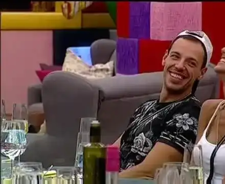 Бащата на опозорената Алекс Богданска се отказа да съди Даниел Петканов. Двамата се събират отново!