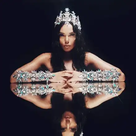 Читател на HotArena:Галена плаши с вид на извънземна! Сложи си бучки и сенки за разкош (Снимка)