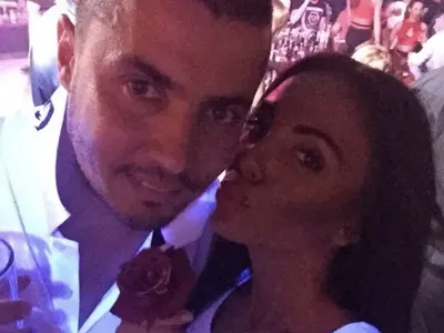 Цуни налази Николета, праща й цветя и целувки