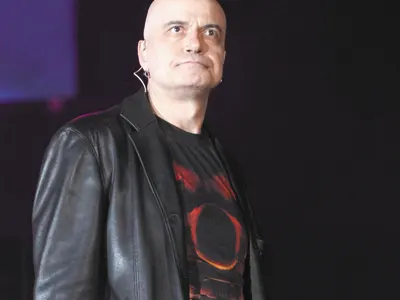 Дългия намразил рождените си дни, след като бил зарязан от голямата си любов Маги