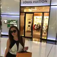 Джена пръсна 30 бона за парцалки в Дубай