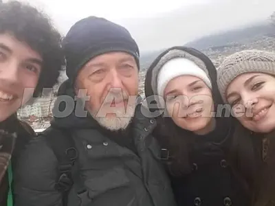 Ексклузивно в HotArena: Стоян Алексиев не спира да мами жена си! 66-годишният Дон Жуан палува с младата си метреса в Турция (Фото)