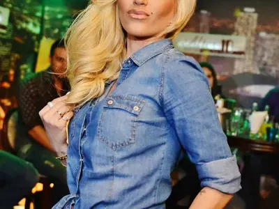 Енджи Касабие оплетена в лъжи! Тунингованата диетоложката шикалкави не само за годините си