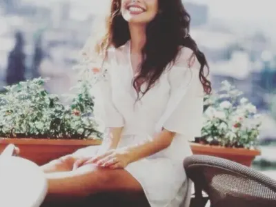 Есмер преди пластичните операции – красиво и чаровно момиче Вижте каква мацка е майка й (Снимки)