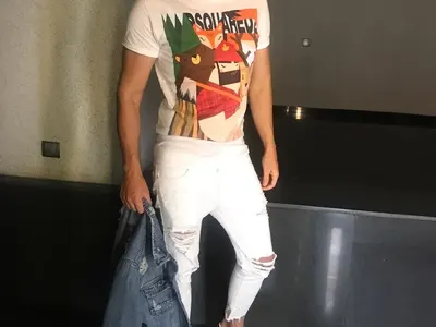 Фолк певец покорява модния подиум в Париж