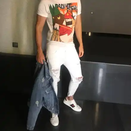 Фолк певец покорява модния подиум в Париж