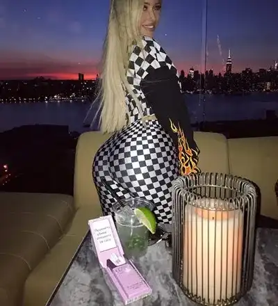 Гери-Никол емигрира в САЩ,  драпа за световна кариера