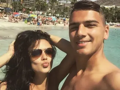 Гущеров прати щерка си на Канарите! Мартина и гаджето й празнуваха годишнина (СНИМКИ)