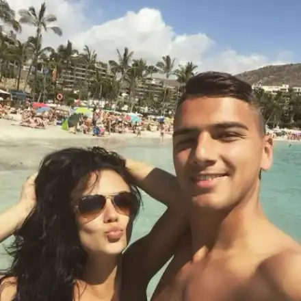 Гущеров прати щерка си на Канарите! Мартина и гаджето й празнуваха годишнина (СНИМКИ)