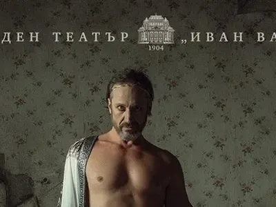 Хормоните бушуват! Загорели девойка откраднаха голия Деян Донков